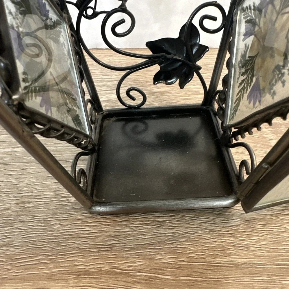 The Unbranded Brand hanging metal